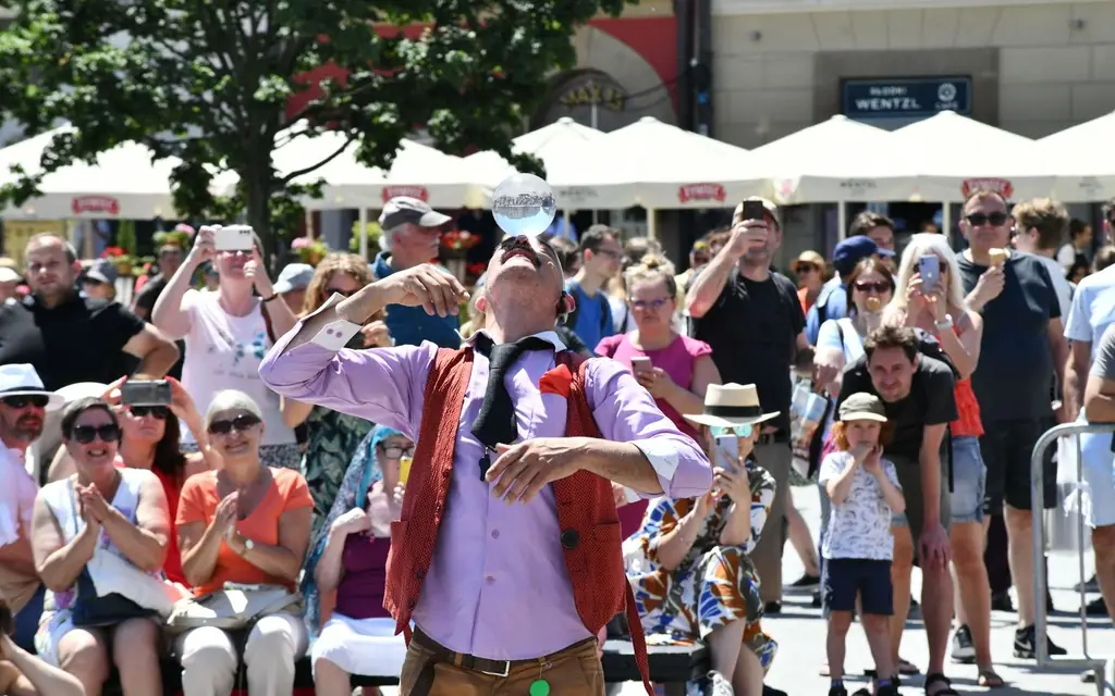 A street performer at a summer festival