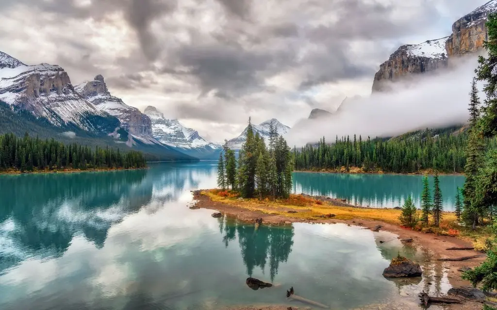 Maligne Lake in Jasper National Park
