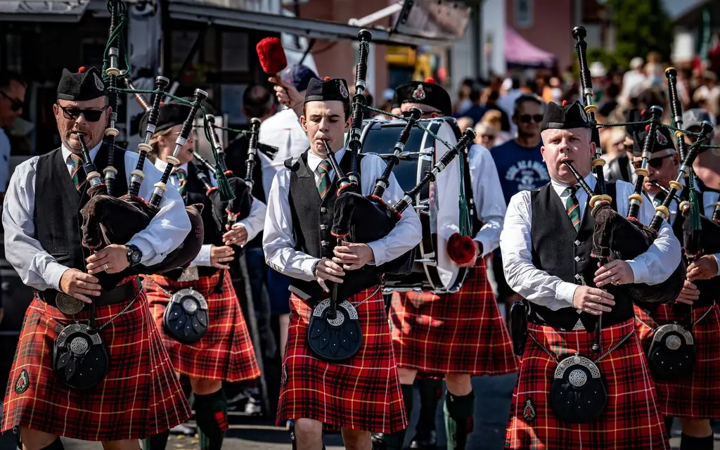 A pipe band in full dress