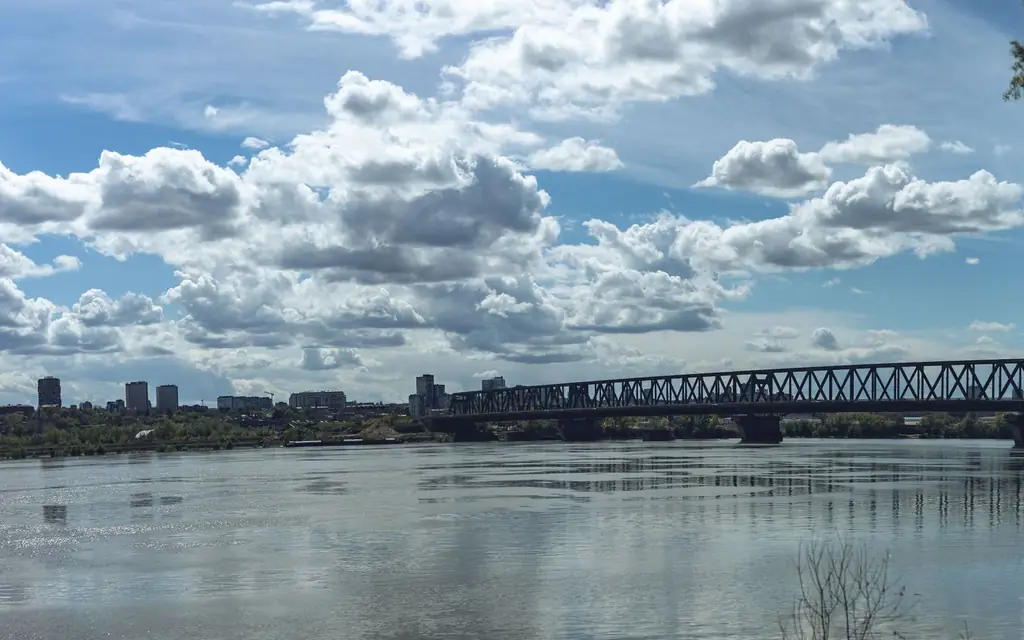 Saskatoon beside the South Saskatchewan River