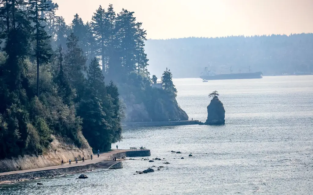 The Stanley Park seawall in Vancouver