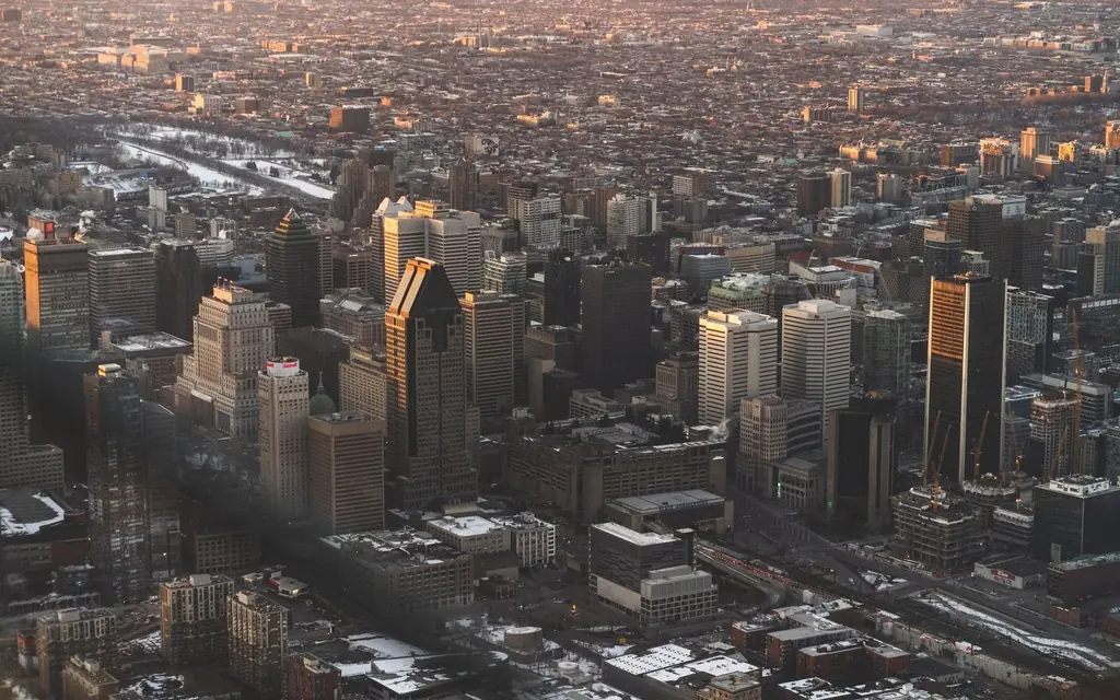 Downtown Montréal at night