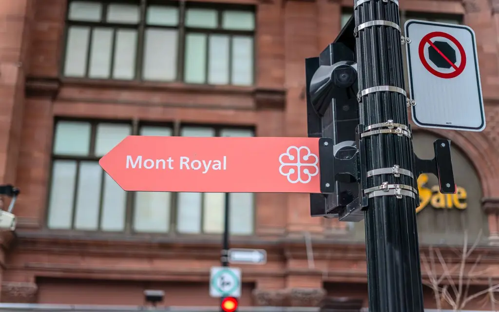 A street in downtown Montréal