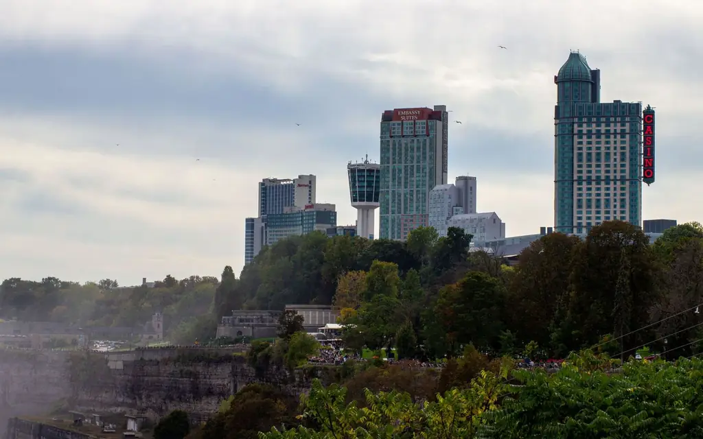 Hotels above Niagara Falls